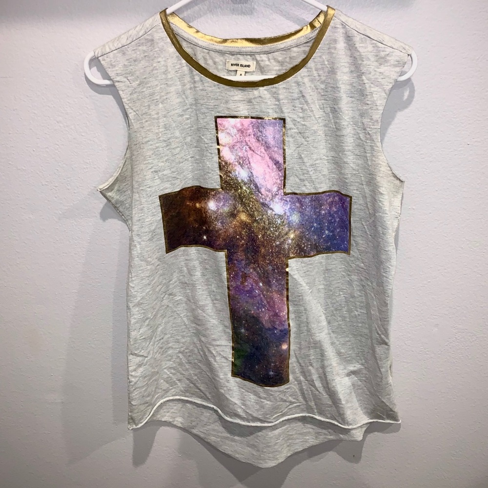 Sleeveless cross tee